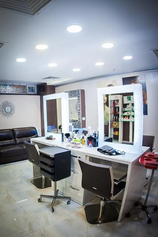 West Plaza Residence Bucureşti 3*,