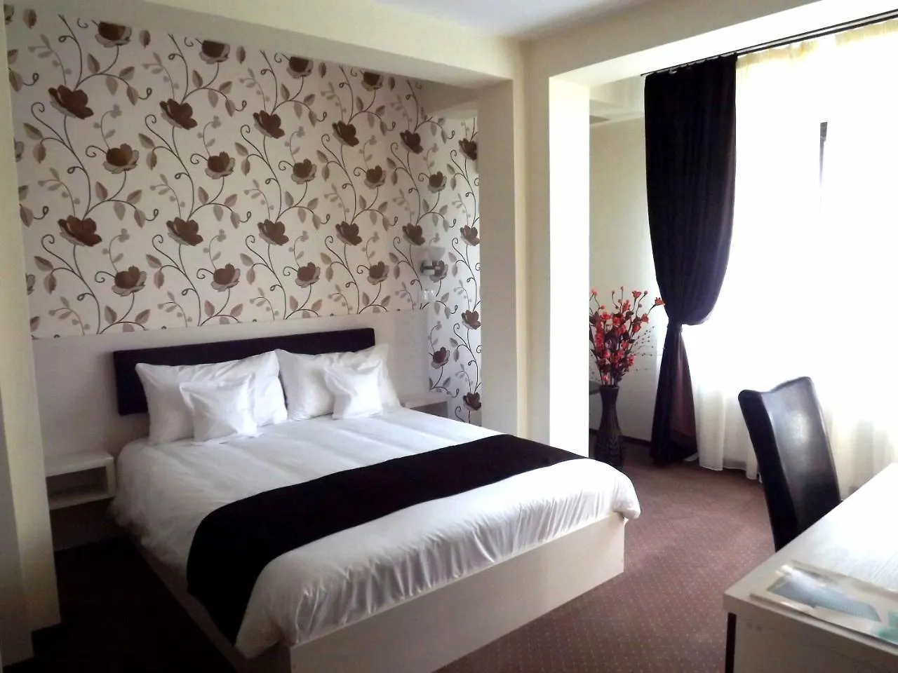 West Plaza Residence Bucureşti 3*,  România